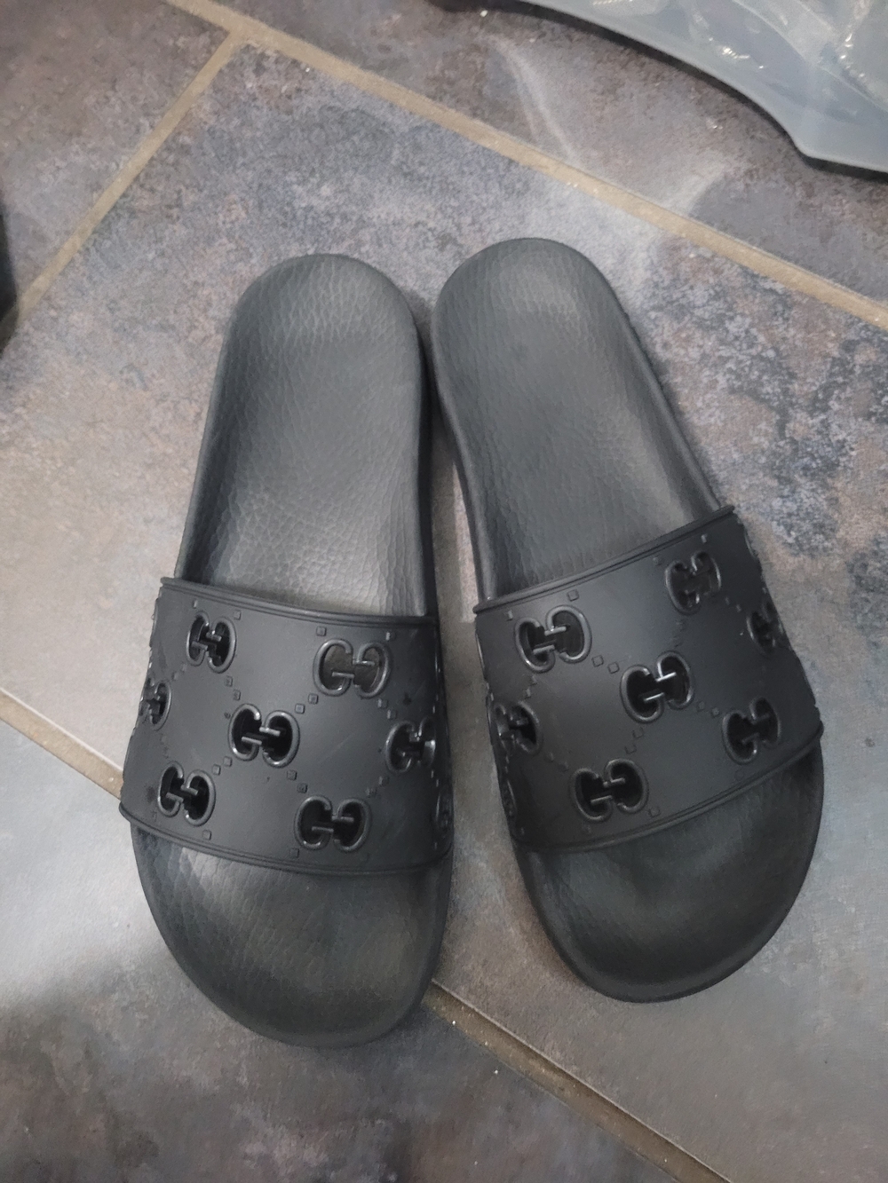 Gucci Rubber GG Logo Pursuit Slides Size 9